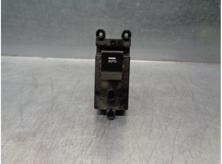 Recambio de mando elevalunas delantero derecho para hyundai i40 1.7 crdi cat referencia OEM IAM 935763Z000 935753Z000 