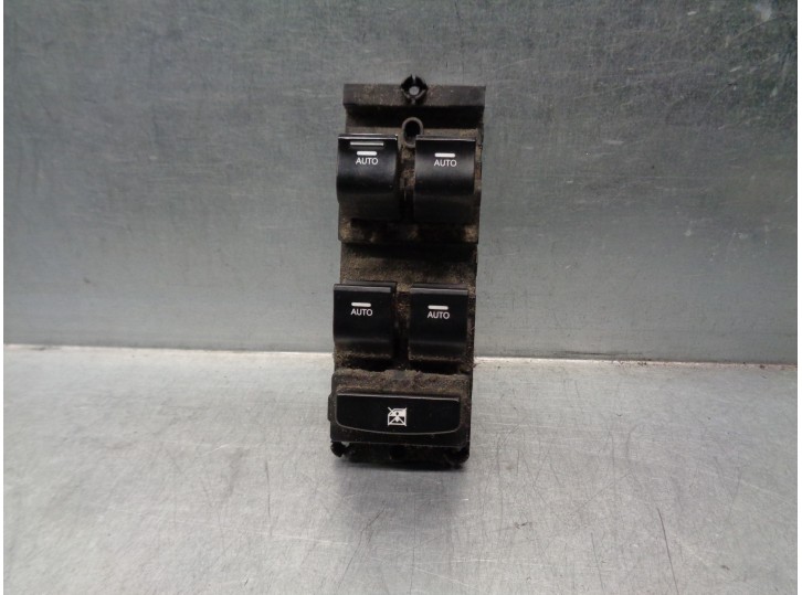 Recambio de mando elevalunas delantero izquierdo para hyundai i40 1.7 crdi cat referencia OEM IAM 935703Z000 