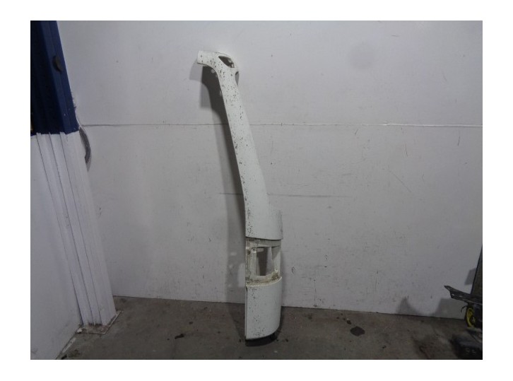 Replacement right front fender for Nissan Atleon Nissan Atleon OEM IAM reference 4411601 BLANCA 