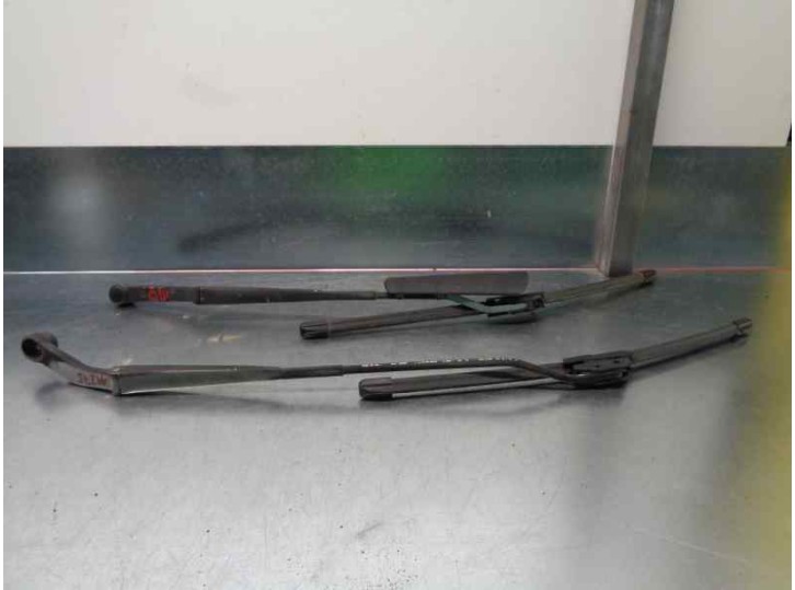 Recambio de brazo limpia delantero derecho para kia shuma ii 1.6 cat referencia OEM IAM 0K2A267321A 