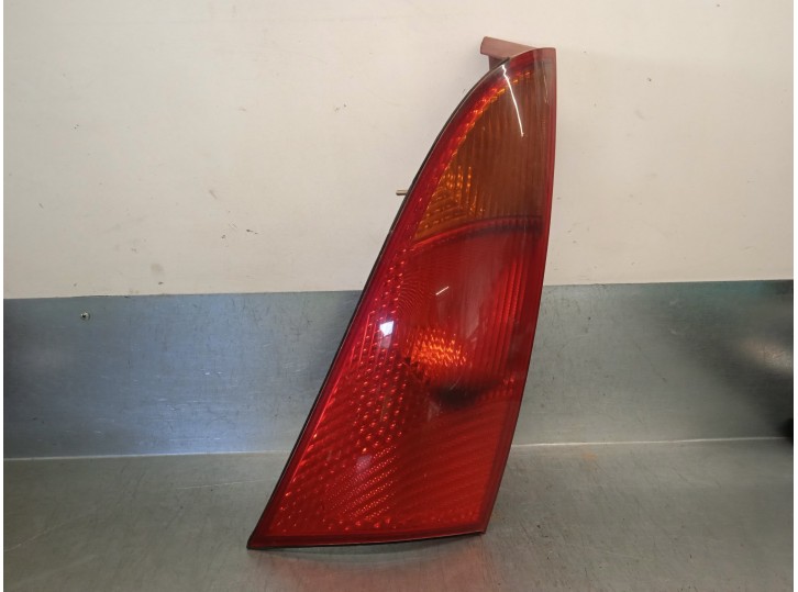 Recambio de piloto trasero derecho para ford focus berlina (cak) trend referencia OEM IAM XS4X13404AB  3 PUERTAS