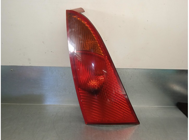 Recambio de piloto trasero izquierdo para ford focus berlina (cak) trend referencia OEM IAM XS4X13405AB  3 PUERTAS