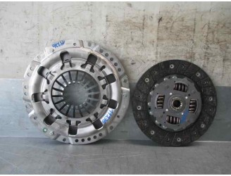 Replacement clutch kit for Opel Astra F Berlina 1.6 16V OEM IAM reference 320016110 120014610 LUK
