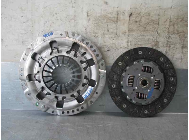 Recambio de kit embrague para opel astra f berlina 1.6 16v referencia OEM IAM 320016110 120014610 LUK