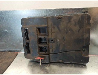 Recambio de caja reles / fusibles para renault megane ii classic berlina 1.5 dci diesel referencia OEM IAM 8200724363 
