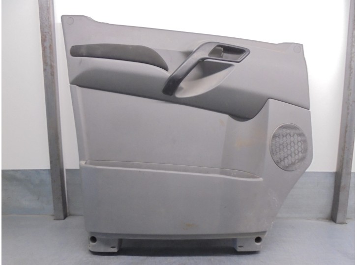 Recambio de guarnecido puerta delantera izquierda para volkswagen crafter 2.0 tdi referencia OEM IAM A9067270071 2E0867005 