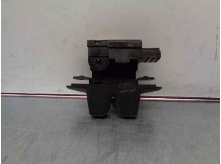 Replacement boot / tailgate lock for Renault Vel Satis (BJ0) 2.2 DCI Turbodiesel FAP CAT OEM IAM reference 8200061476 4