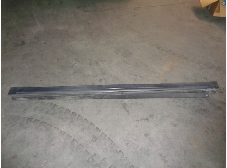 Recambio de spoiler talonera lateral izquierda para land rover evoque 2.2 td4 cat referencia OEM IAM LR027285 