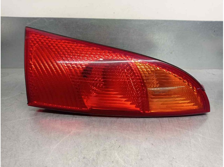 Recambio de piloto trasero derecho para ford focus berlina (cak) ambiente referencia OEM IAM 1M5113404AC  5 PUERTAS