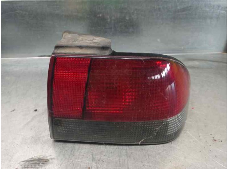 Recambio de piloto trasero derecho para saab 900 berlina 2.3 cat referencia OEM IAM 4398525 DE ALETA 5 PUERTAS