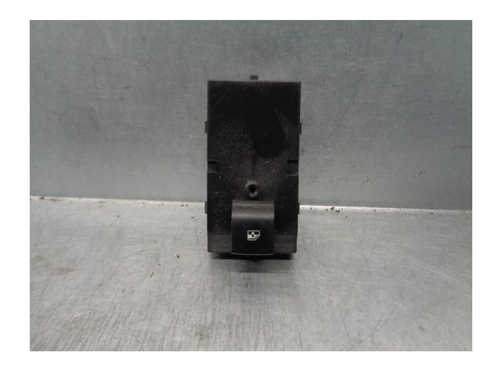 Recambio de mando elevalunas delantero derecho para chevrolet cruze 2.0 diesel cat referencia OEM IAM 20792536  