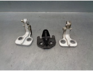 Recambio de bisagra puerta para land rover evoque 2.2 td4 cat referencia OEM IAM LR027584 