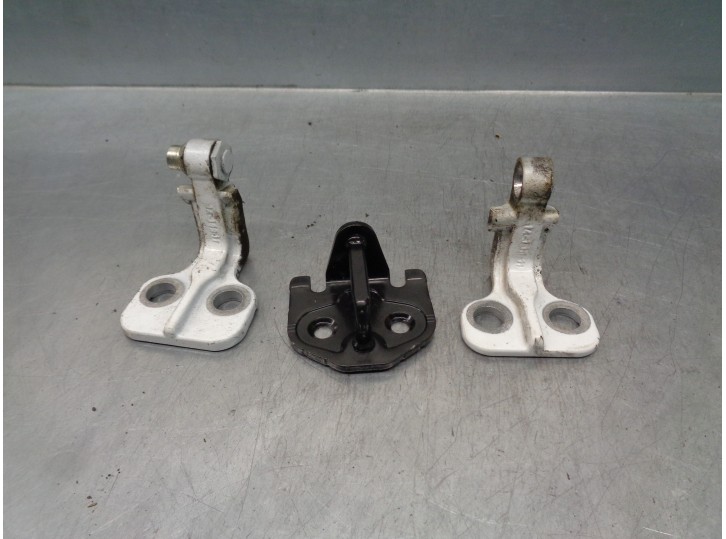 Recambio de bisagra puerta para land rover evoque 2.2 td4 cat referencia OEM IAM  LR027584 