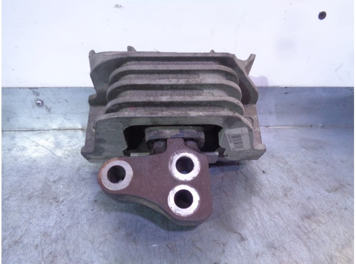 Replacement engine mount for Fiat Freemont (345) 2.0 16V Multijet CAT OEM IAM reference P05147131AD K05147131AD 