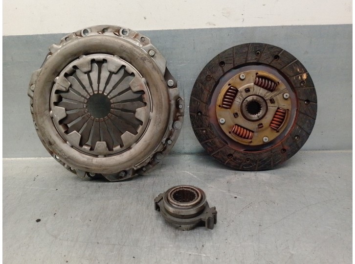 Replacement clutch kit for citroën saxo 1.4 OEM IAM reference 205294 