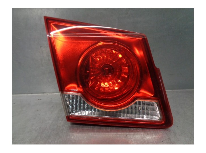 Recambio de piloto trasero izquierdo para chevrolet cruze 2.0 diesel cat referencia OEM IAM 95130772 DE PORTON 4 PUERTAS