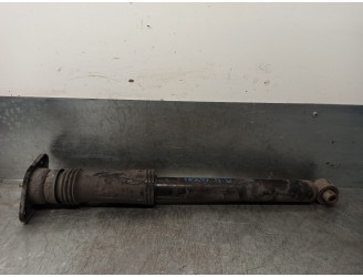 Recambio de amortiguador trasero derecho para kia sportage drive 4x2 referencia OEM IAM 553113U100  