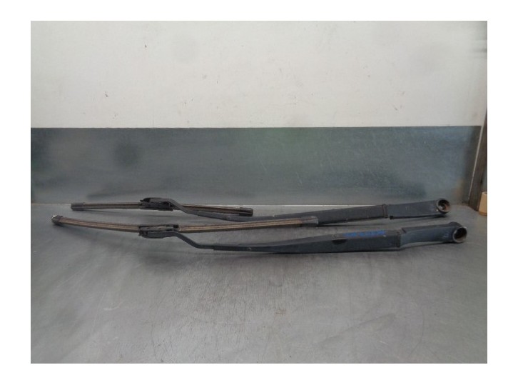 Recambio de brazo limpia delantero derecho para kia sportage drive 4x2 referencia OEM IAM 983103U000 983203U000 