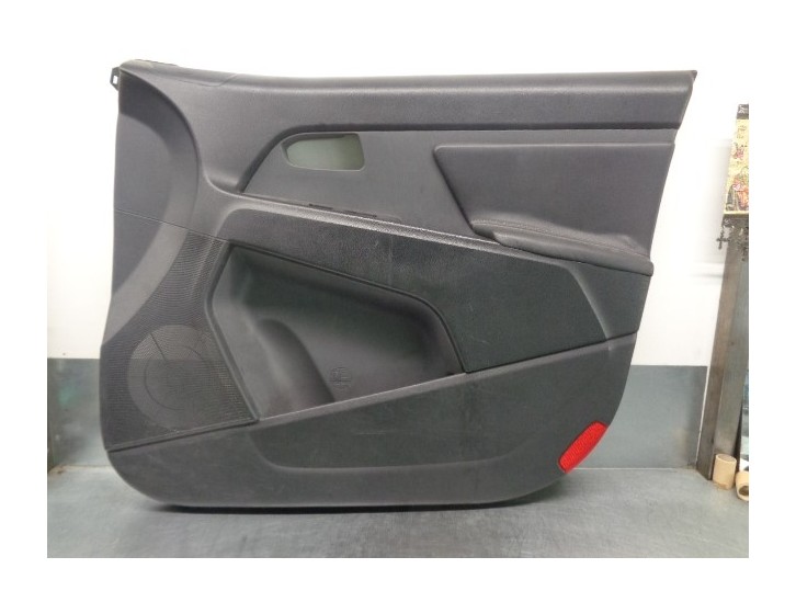 Replacement front right door trim panel for Kia Sportage Drive 4x2 OEM IAM reference 823083U020XI 