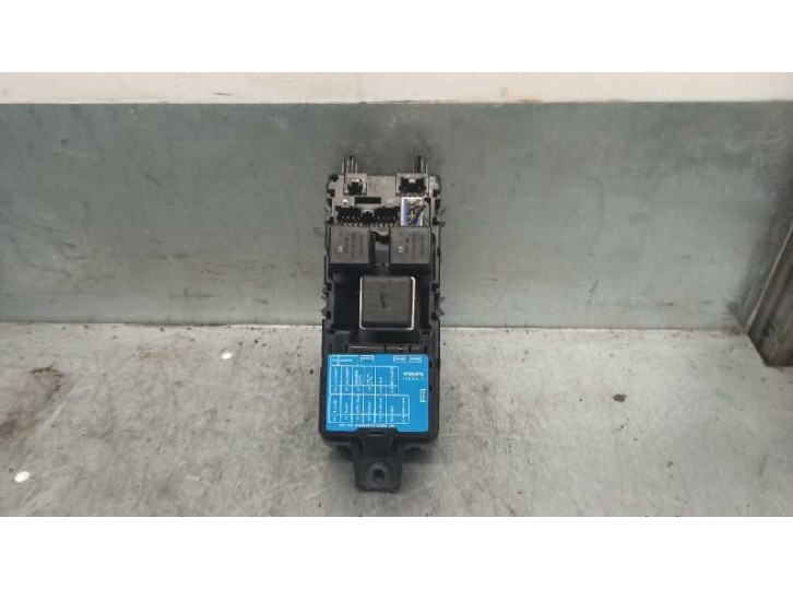 Recambio de caja reles / fusibles para volvo s40 berlina 1.8 16v cat referencia OEM IAM 30807016 