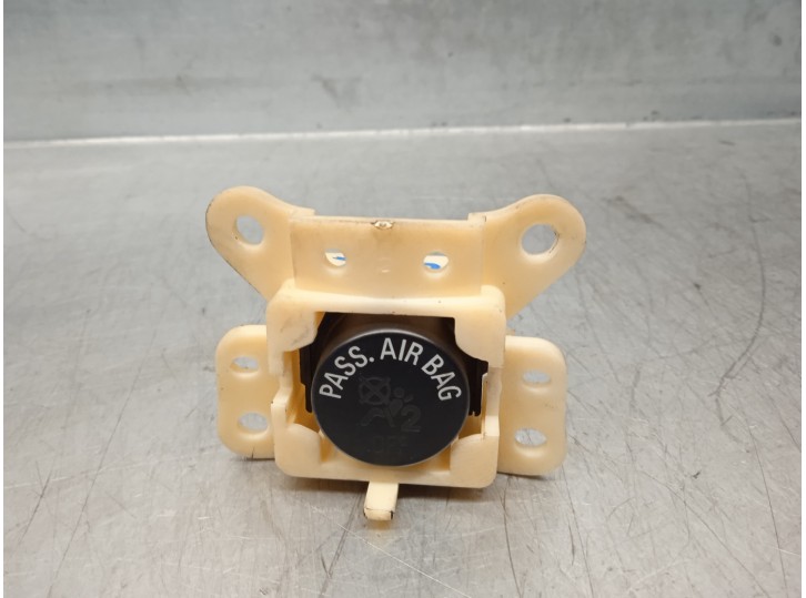 Recambio de interruptor para mitsubishi l 200 (ka0/kb0) 2.5 di-d cat referencia OEM IAM 8150A006  