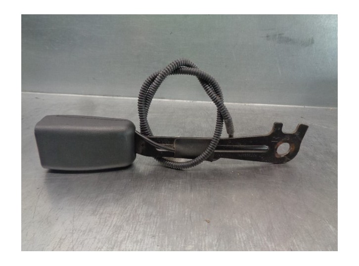 Recambio de enganche cinturon para kia sportage drive 4x2 referencia OEM IAM 888403U200 2 PINES DEL DER.