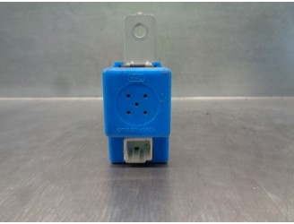 Replacement relay for Kia Sportage Drive 4x2 OEM IAM reference 957103K100 