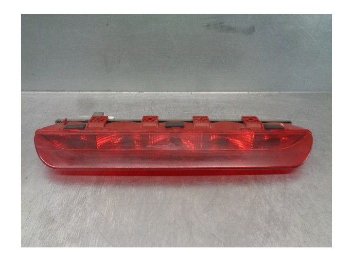 Recambio de luz central de freno para kia sportage drive 4x2 referencia OEM IAM 927003W000 