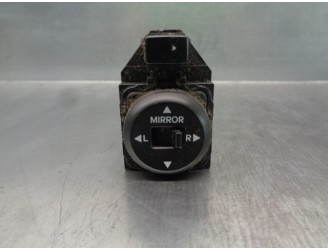 Replacement mirror switch for Kia Sportage Drive 4x2 OEM IAM reference 935733W100WK 