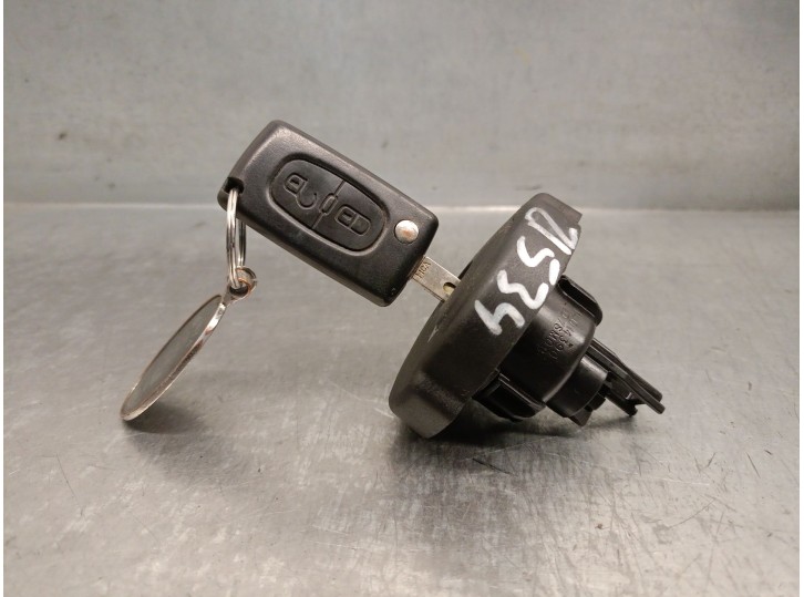 Recambio de tapon combustible para peugeot 5008 (0u_, 0e_) 1.6 bluehdi 120 referencia OEM IAM 10014390100  