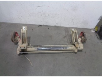 Recambio de puente trasero para peugeot 205 berlina 1.1 referencia OEM IAM 514847 TAMBOR 4 AGUJEROS BURRA 15