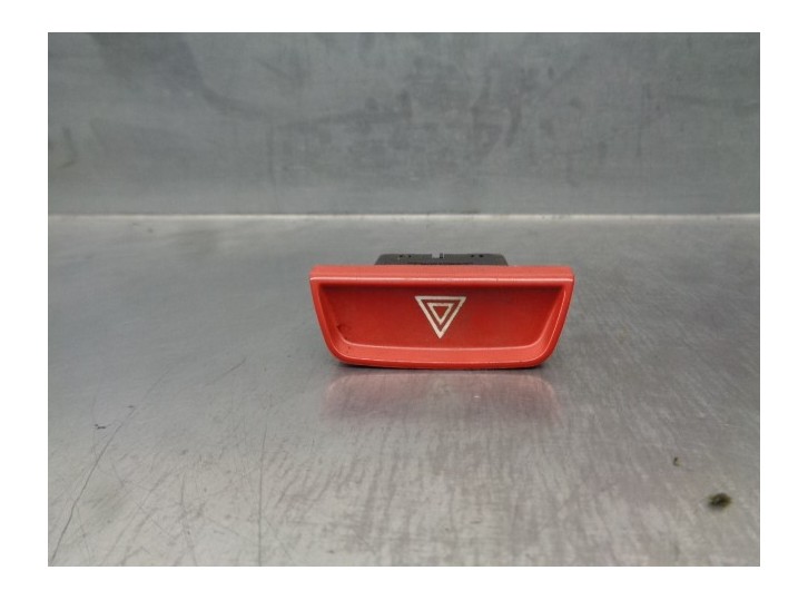 Recambio de warning para kia sportage drive 4x2 referencia OEM IAM 4913601110  