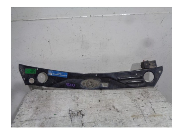 Recambio de panel frontal para peugeot 205 berlina 1.1 referencia OEM IAM 710687 DE CHAPA 