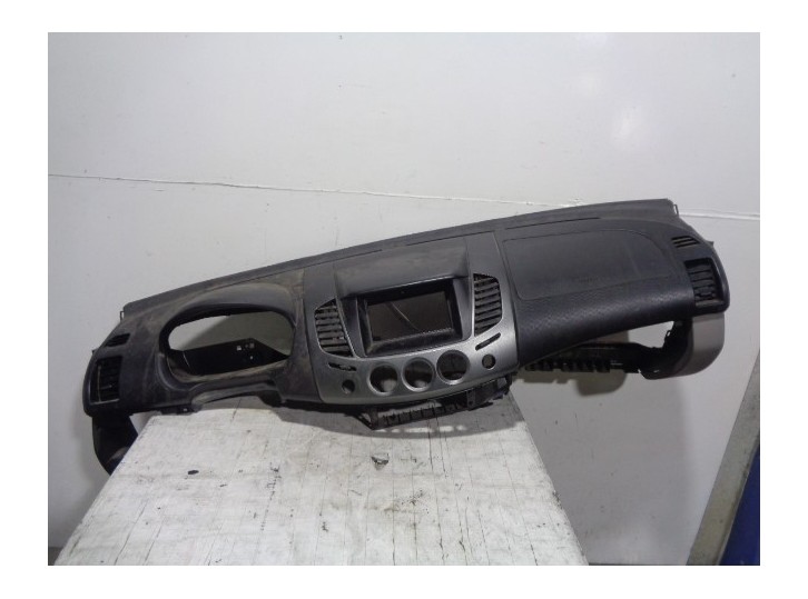 Recambio de salpicadero para mitsubishi l 200 (ka0/kb0) 2.5 di-d cat referencia OEM IAM MN123652XA NEGRO 