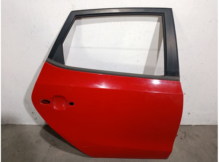 Recambio de puerta trasera derecha para hyundai i30 1.6 crdi cat referencia OEM IAM 770042R010 770042R010 