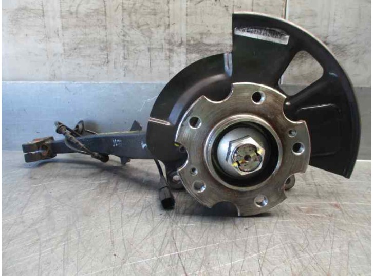 Recambio de mangueta delantera izquierda para ssangyong rodius 2.0 td cat referencia OEM IAM 4M01 