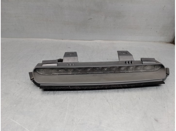 Recambio de luz central de freno para volvo v40 familiar 1.9 diesel cat referencia OEM IAM 30621534  