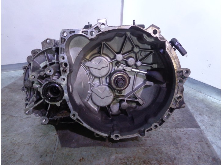 Recambio de caja cambios para volvo v40 familiar 1.9 diesel cat referencia OEM IAM P30616141 T143502 3.77