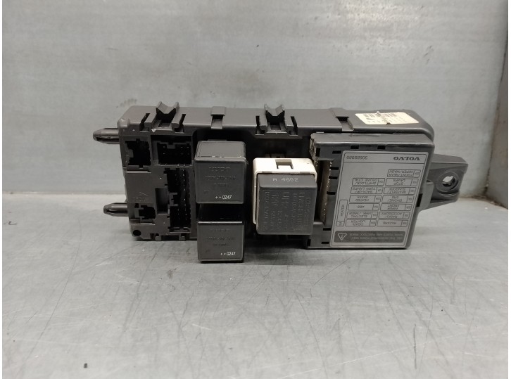 Replacement relay / fuse box for Volvo V40 Estate 1.9 Diesel CAT OEM IAM reference 2L180844 
