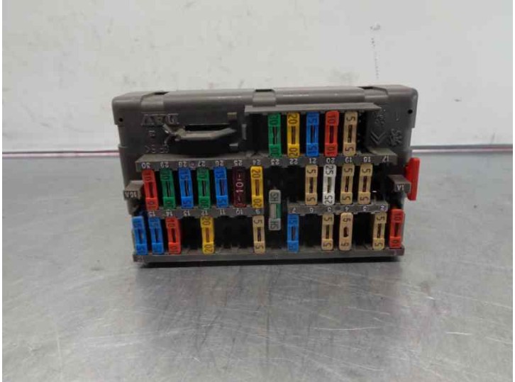 Recambio de caja reles / fusibles para peugeot partner (s1) 1.9 diesel referencia OEM IAM 9568205380 