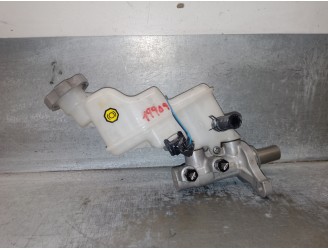 Recambio de bomba freno para kia rio 1.1 crdi cat referencia OEM IAM 585101W200  