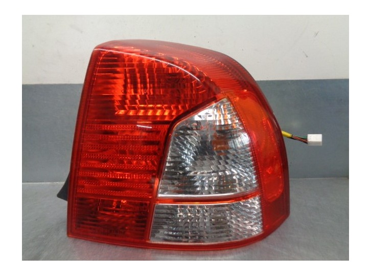 Replacement rear right tail light for Kia Shuma II 1.6 CAT OEM IAM reference 0K2SA51150A 