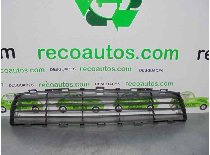 Recambio de rejilla delantera para toyota auris 1.3 16v cat referencia OEM IAM 53112020080  