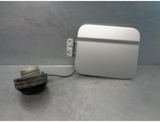 Recambio de tapa exterior combustible para kia shuma ii 1.6 cat referencia OEM IAM K2B142410 