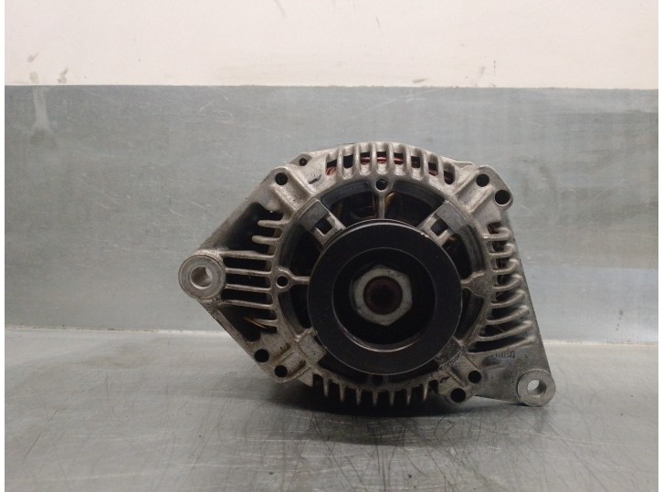 Replacement alternator for Mitsubishi Carisma sedan 4 (DA0) 1.9 turbodiesel OEM IAM reference 7700823707 2541610G VALEO