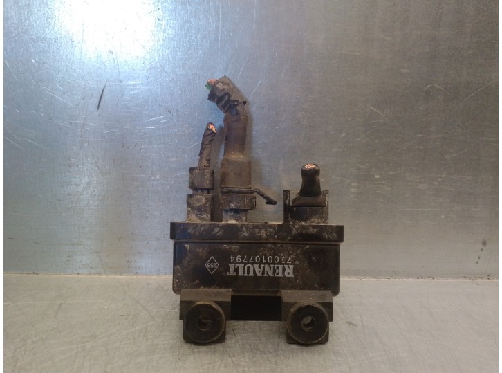 Recambio de caja precalentamiento para mitsubishi carisma berlina 4 (da0) 1.9 turbodiesel referencia OEM IAM 7700107794  NAGARES