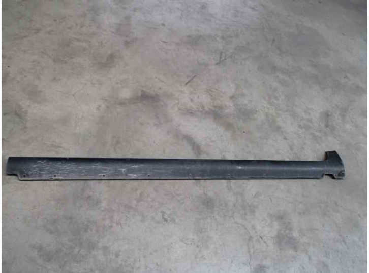 Recambio de faldon lateral para kia carnival 2.9 crdi cat referencia OEM IAM 87634D200  