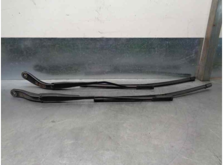 Recambio de brazo limpia delantero derecho para dacia sandero ii 1.0 12v cat referencia OEM IAM   