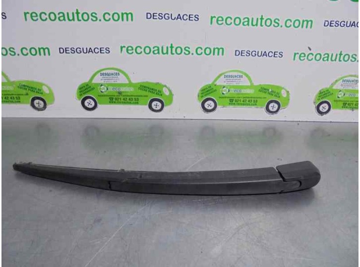 Recambio de brazo limpia trasero para toyota avensis wagon (t25) 2.0 d-cat referencia OEM IAM 