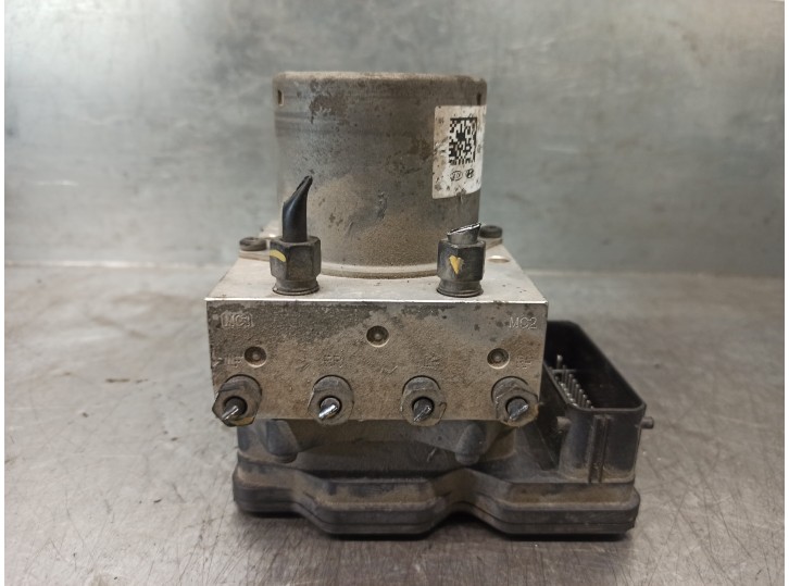 Recambio de abs para hyundai i40 cab bluedrive referencia OEM IAM 589203Z670 BH6013I555 